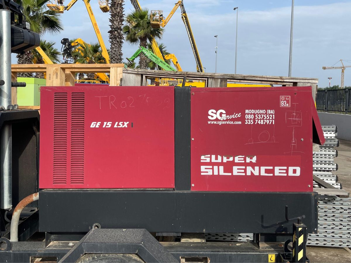 GRUPPO ELETT. 15KVA TRIFASE 1500RPM DIESEL SUPERSILENZIATO