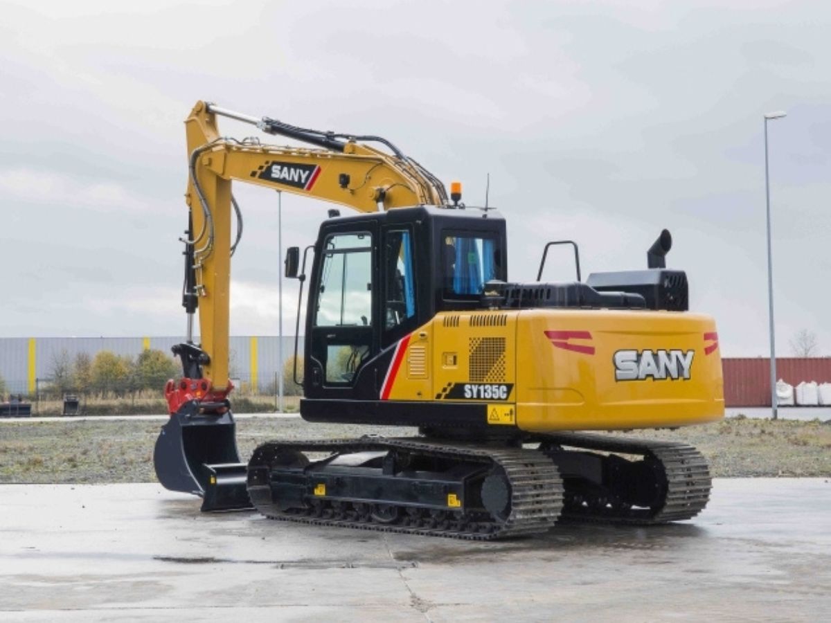 ESCAVATORE COMPATTO SANY SY135C